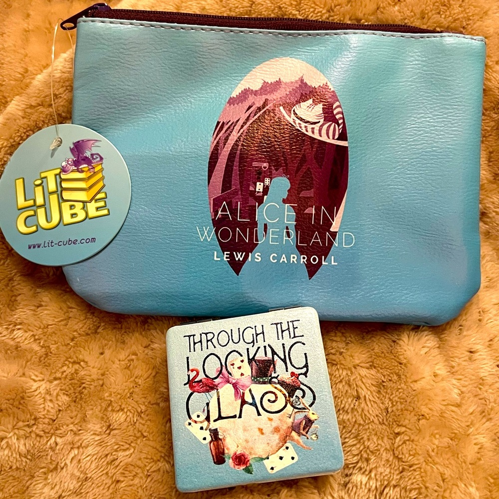 Lit Cube Alice in Wonderland Cosmetic Bag & Mirror